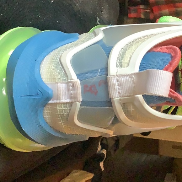 2022 Nike LeBron Sneakers - Picture 13 of 13